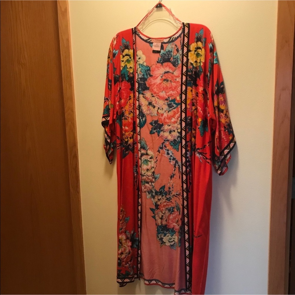 New Flying Tomato Kimono with floral print